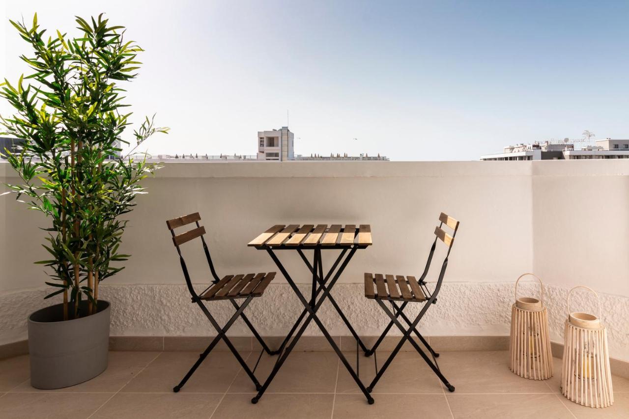 Homeforguest Modern And Recently Renovated Apartment In Arona Arona  Kültér fotó
