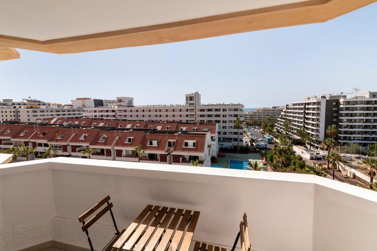 Homeforguest Modern And Recently Renovated Apartment In Arona Arona  Kültér fotó