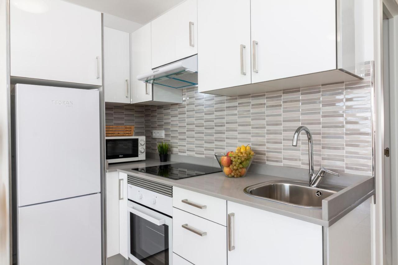 Homeforguest Modern And Recently Renovated Apartment In Arona Arona  Kültér fotó