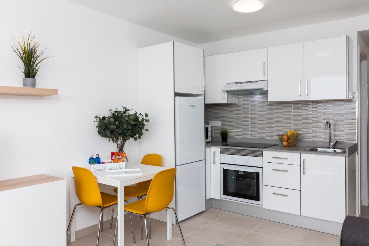 Homeforguest Modern And Recently Renovated Apartment In Arona Arona  Kültér fotó